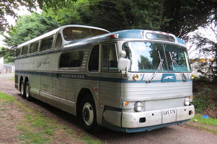 Greyhound GM Scenicruiser UAS576